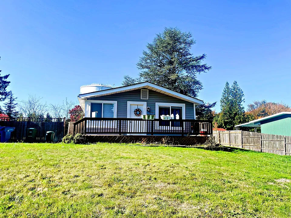 1201 Hoquiam Ave NE
