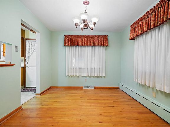 4th image of 245 Campbell Ave