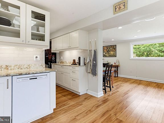 5th image of 5923 Bryn Mawr Rd