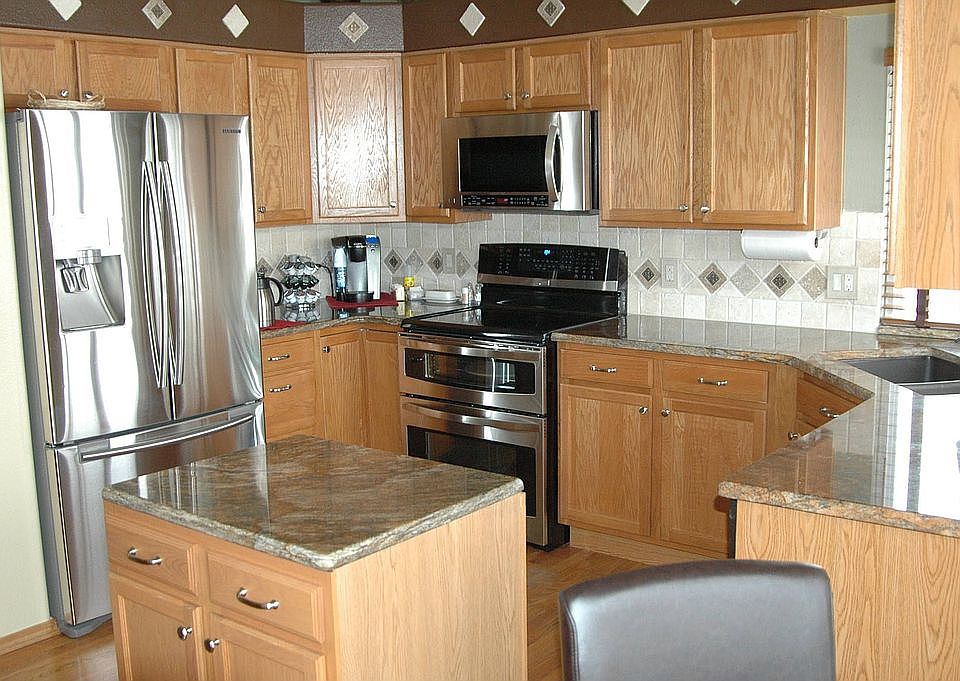 Granite Counter tops and stainless steel appliances