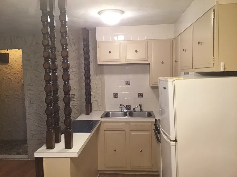 144 Hillcrest Ave #2R — Photo 8