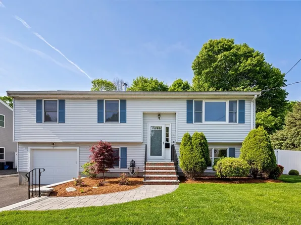 12 Utica St, Woburn, MA 01801