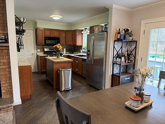 5th image of 3733 Ridgefield Rd