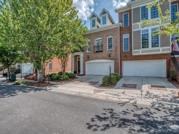 7722 Springs Village Ln, Charlotte, NC 28226