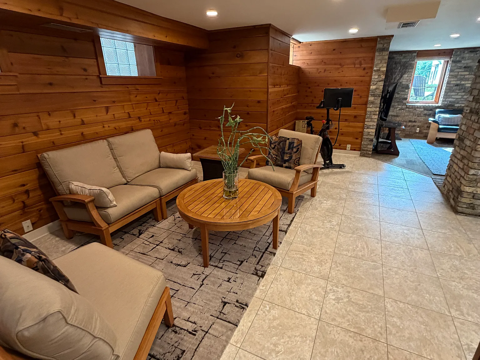 1 bed, 1050 sqft, $1,950 — Photo 4
