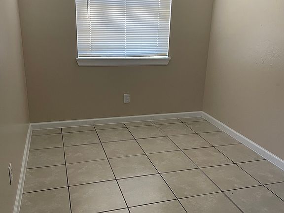 3rd image of 3008 E Glen Dr