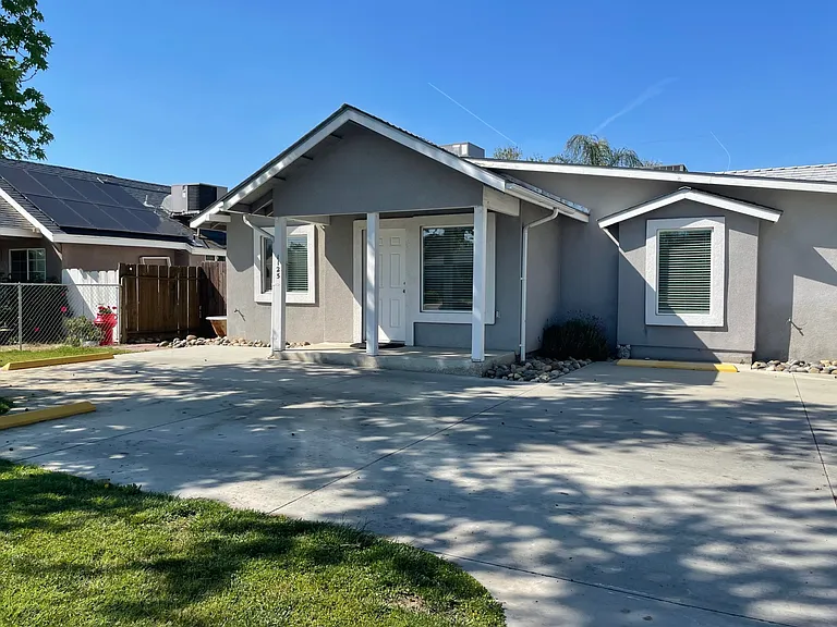 1131 Tulare St — Photo 8