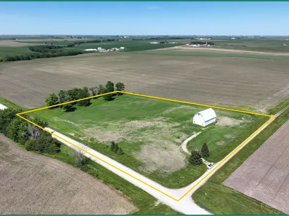 2861 290th St, Winthrop, IA 50682