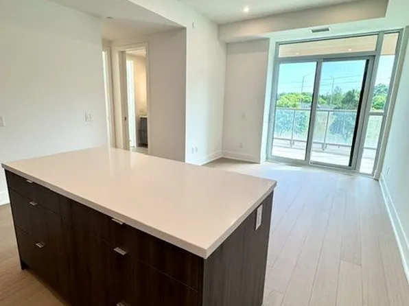 397 Royal Orchard Blvd #302, Markham, ON L3T 3C9