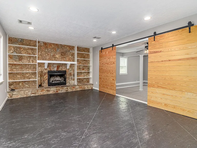 3844 Creek Ct — Photo 17