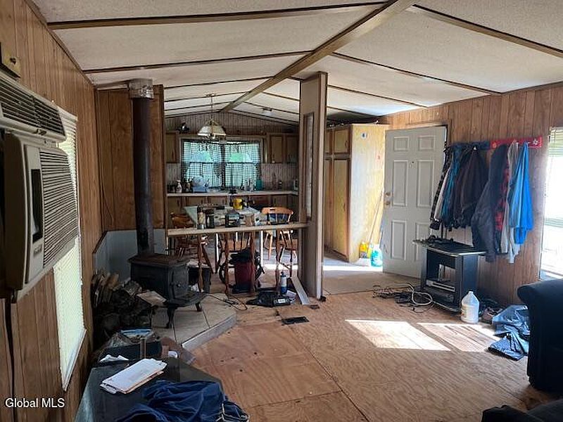 5th image of 355 Burtonville Road