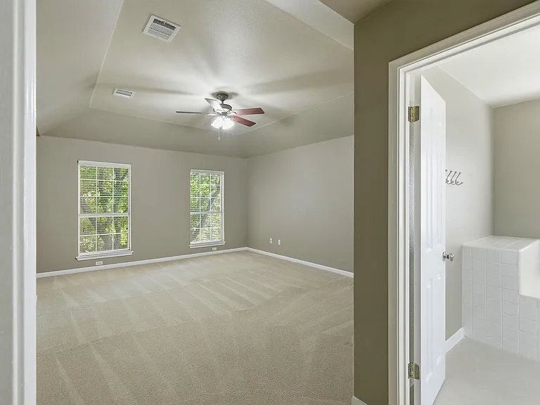 2913 Winchester Dr — Photo 7