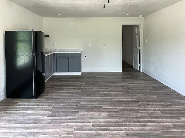 201 Eastwood St #S4 — Photo 17