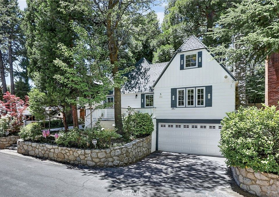 1st image of 202 Maple Dr