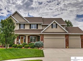 18557 Madison Cir, Omaha, NE 68135