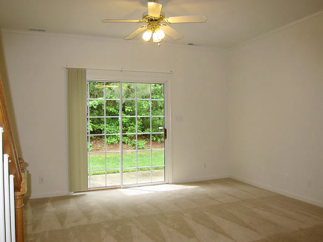 3 bed, 1286 sqft, $1,618 — Photo 2