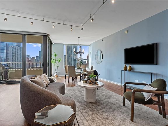 5th image of 501 N Clinton St APT 1304
