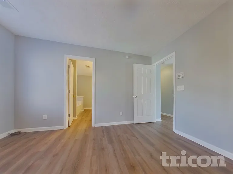 878 Crestworth Xing — Photo 8