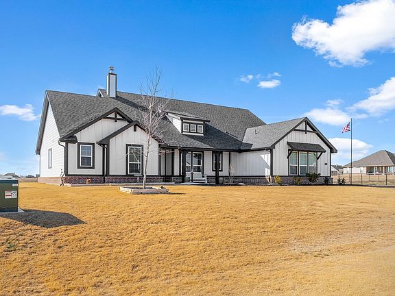 2nd image of 221 Meadow Vista Dr