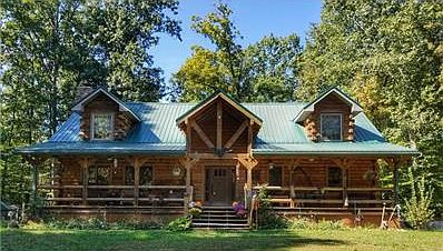A stunning custom built log cabin nestled in more than 11 acres of beautiful woodlands near Lieber State Park. A Hunter's Paradise, conveniently located only 1 hour outside of Indianapolis.
