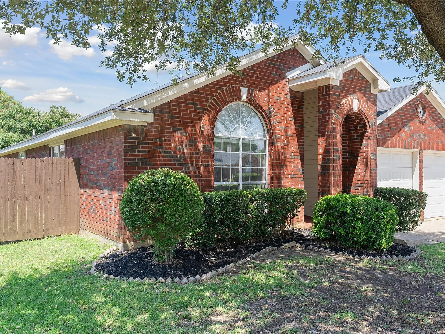 3 bed, 1920 sqft, $2,499 — Photo 3