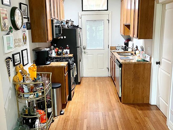 4th image of 3439 N Lakewood Ave #2A