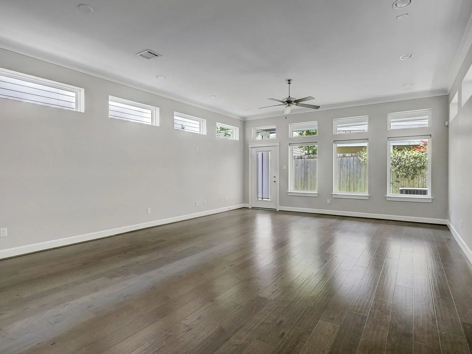 3 bed, 2.5 bath, 2328 sqft, $3,600 — Photo 3