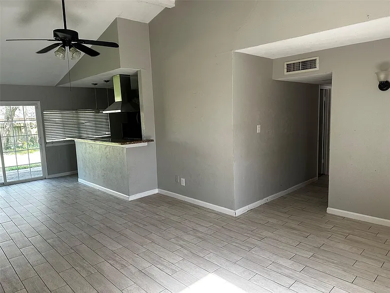 635 Jeff Davis Dr — Photo 3