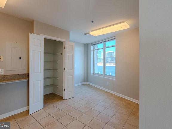 4th image of 100 Harborview Dr Unit 302