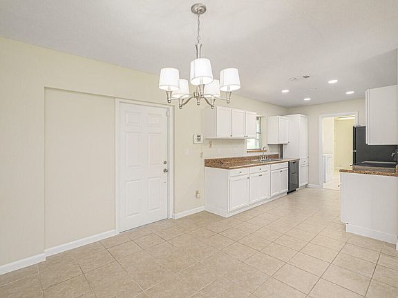 5th image of 1711 SE Carvalho St