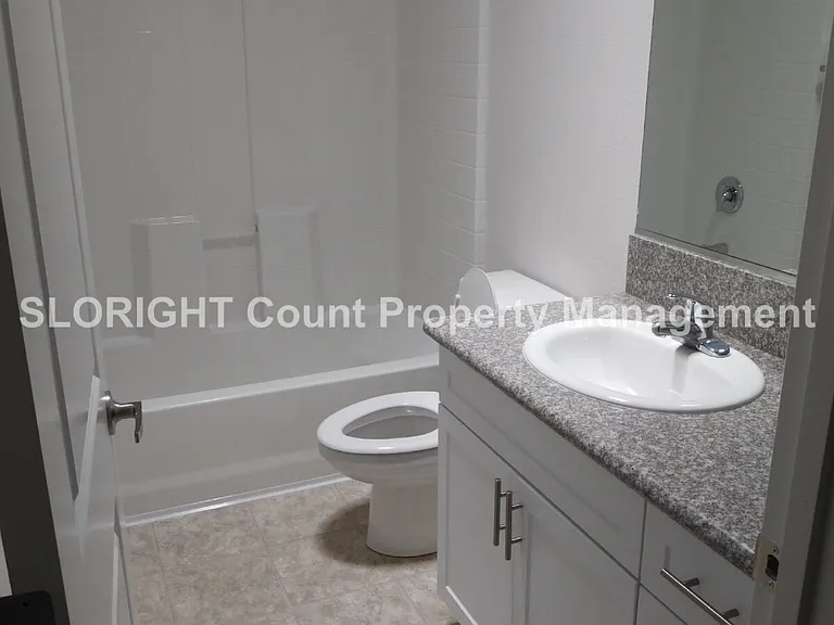 923 Humbert Ave — Photo 11