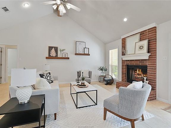 3rd image of 1516 Fontaine Dr