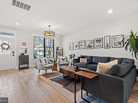 5th image of 205 Duncan Ave
