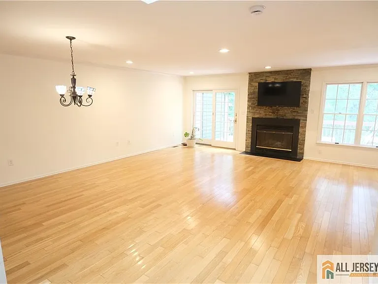 56 Coriander Dr — Photo 7