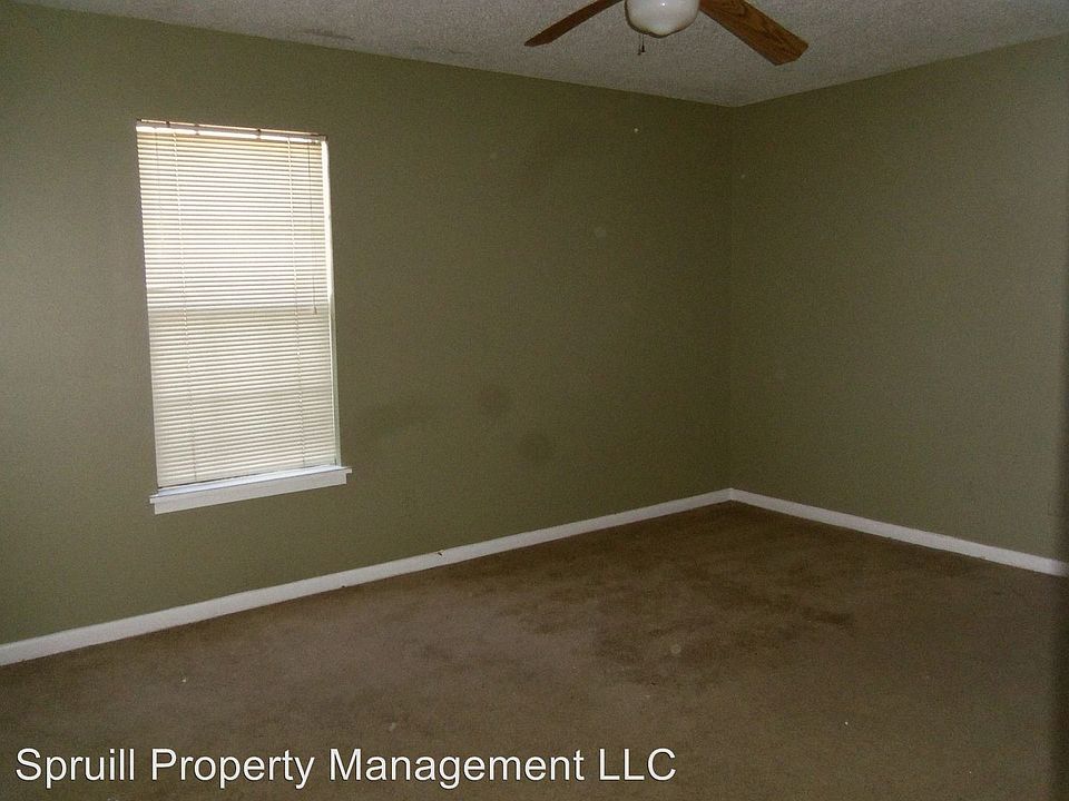 2nd image of 102 Helen Cir #A