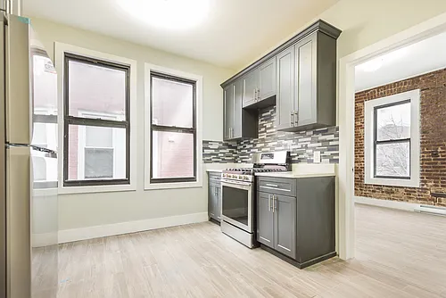 31-38 34th St #2R Photo 1 31-38 34th St #2R Photo 1