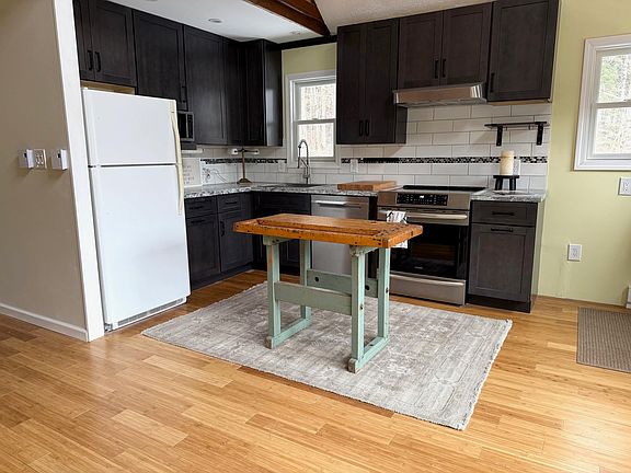 3rd image of 410 Tallwood Circle