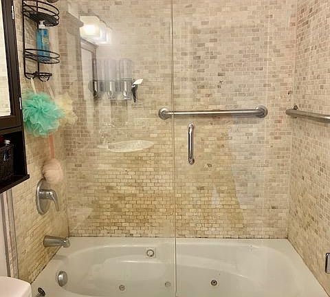 4th image of 620 W Aldine Ave APT 3W