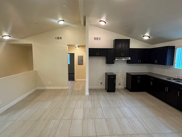 3428 S Norton Ave — Photo 6