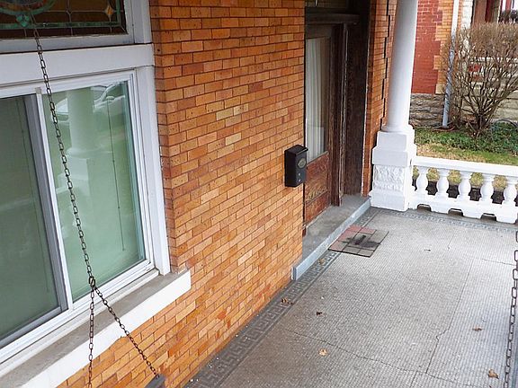 4th image of 821 Academy Ave