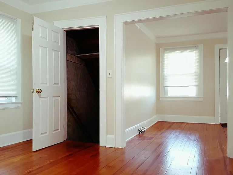 Formal Dining Room acess to Basement