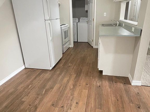Note: Refrigerator and Washer/Dryer are not provided, but are available for rent or purchase.