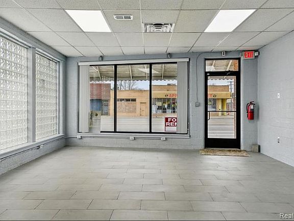 3rd image of 22860 Van Dyke Ave #1
