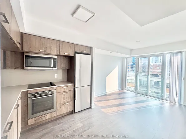 50 McCaul St #811, Toronto, ON M5T 0B6
