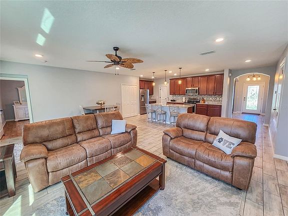4th image of 57 Bickford Dr
