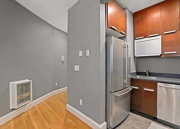 4th image of 121 Salem St APT 2C
