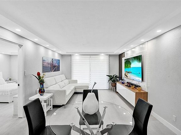 4th image of 9801 Sunrise Lakes Boulevard #201