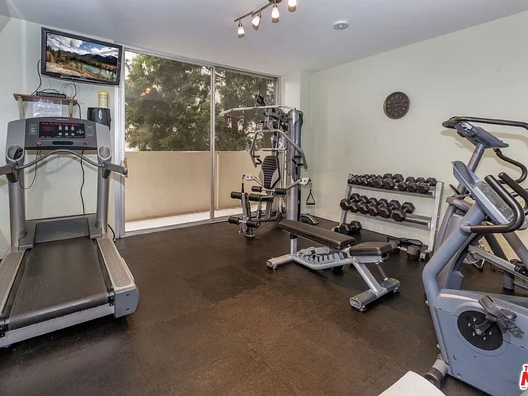 10433 Wilshire Blvd #407 — Photo 9