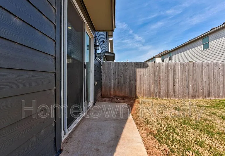 8921 NW 109th Ter — Photo 37