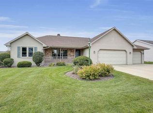236 Sullivan Ln, De Pere, WI 54115
